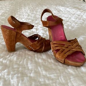 Size 6 Donald J Pliner Rust suede heel